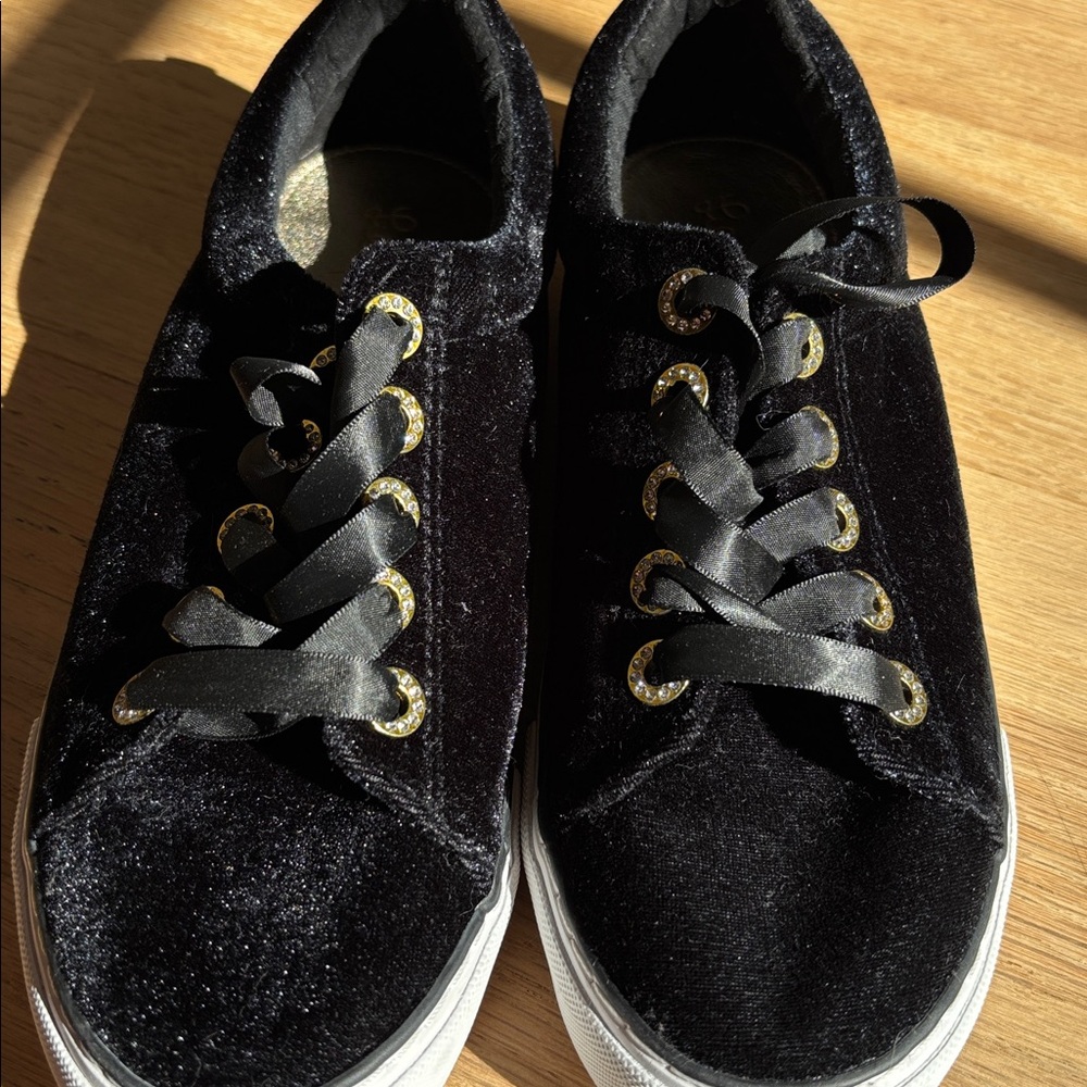 Lilly Pulitzer Hallie Sneakers 7 Black Velvet - Picture 2 of 6